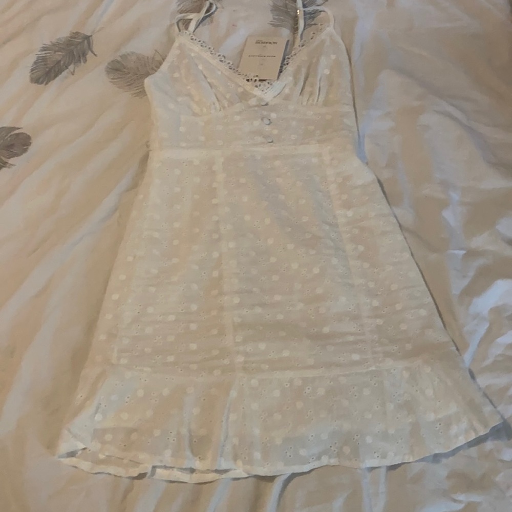 White flattering body con dress great for summer